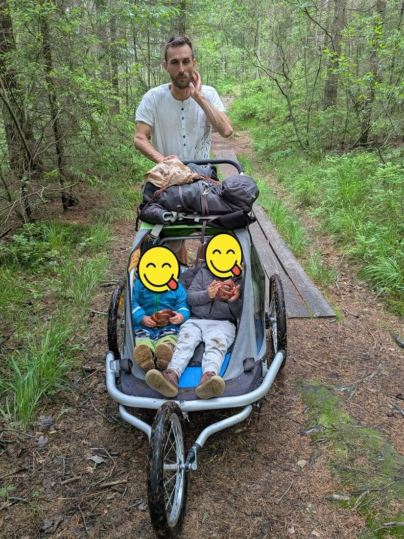 Svačinka v croozeru po přechodu lávky.