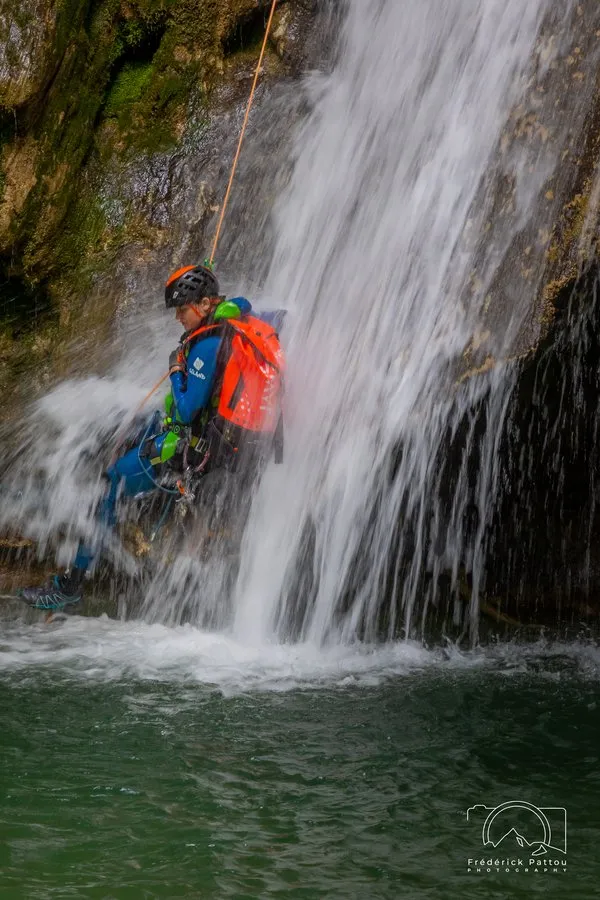 Vendula při canyoningu v Alloix ve Francii